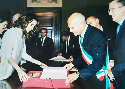 Conferimento dell'Ambrogino d'Oro. 2002, Milano. Il Sindaco Albertini con Sua Maestà Rania Al-Abdullah, Regina del Regno Hascemita di Giordania