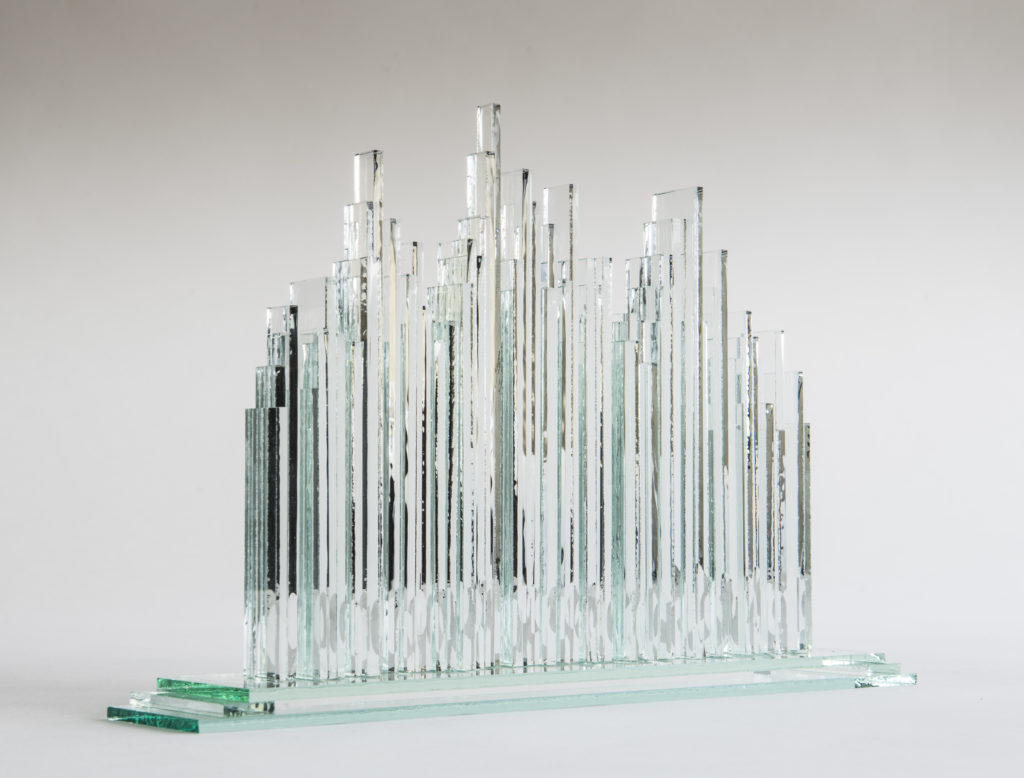 Izumi ŌKI, Città ritmica, 2019, Sovrapposizione delle lastre di vetro, cm 18,5x28x6